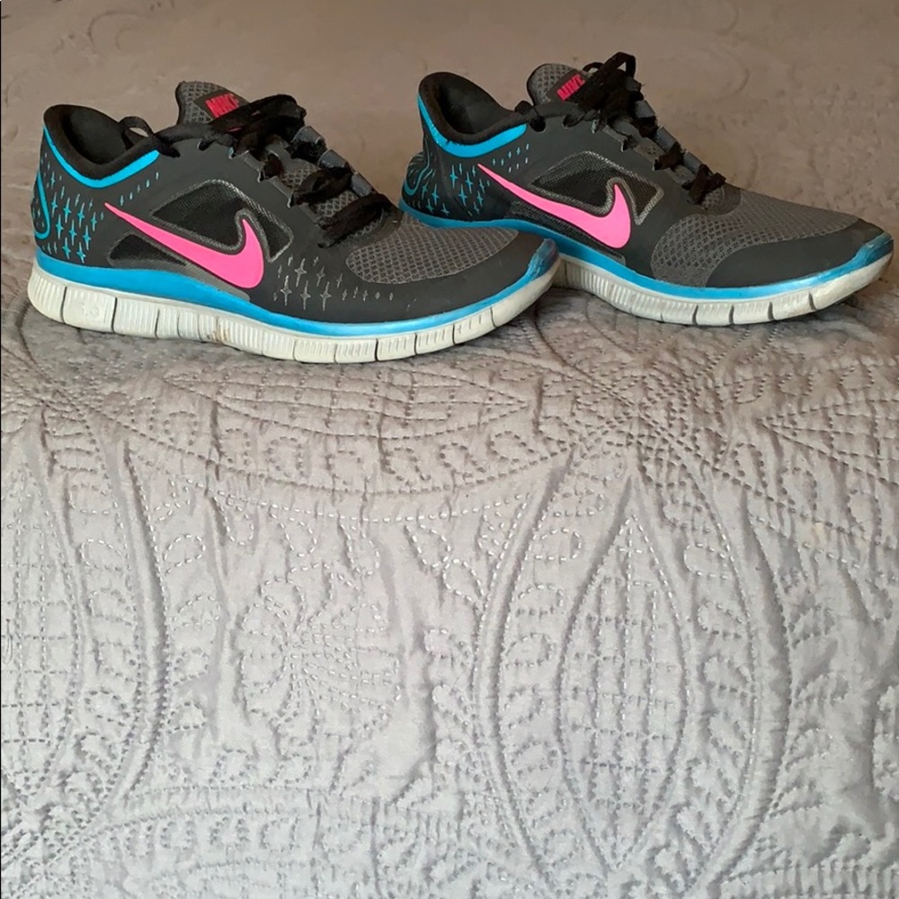 Nike free run 5.0 tennis shoes